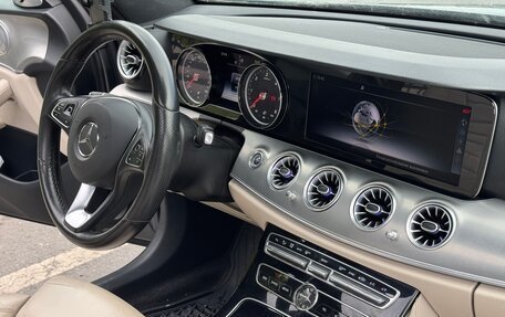 Mercedes-Benz E-Класс, 2017 год, 2 300 000 рублей, 22 фотография