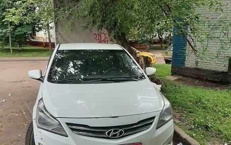 Hyundai Solaris II рестайлинг, 2016 год, 500 000 рублей, 1 фотография