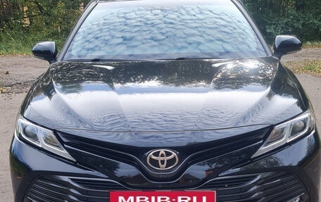 Toyota Camry, 2018 год, 2 700 000 рублей, 2 фотография