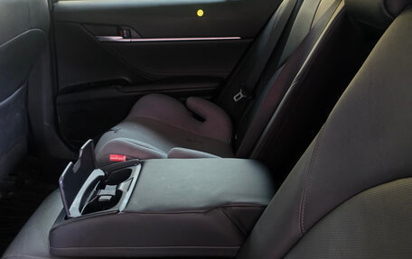 Toyota Camry, 2018 год, 2 700 000 рублей, 8 фотография