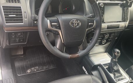 Toyota Land Cruiser Prado 150 рестайлинг 2, 2017 год, 7 000 000 рублей, 5 фотография