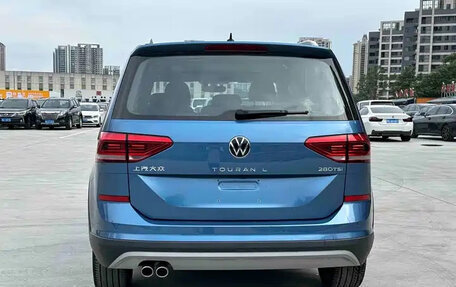 Volkswagen Touran III, 2022 год, 1 317 000 рублей, 5 фотография