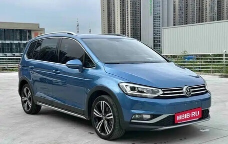 Volkswagen Touran III, 2022 год, 1 317 000 рублей, 8 фотография