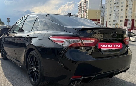 Toyota Camry, 2020 год, 2 800 000 рублей, 4 фотография