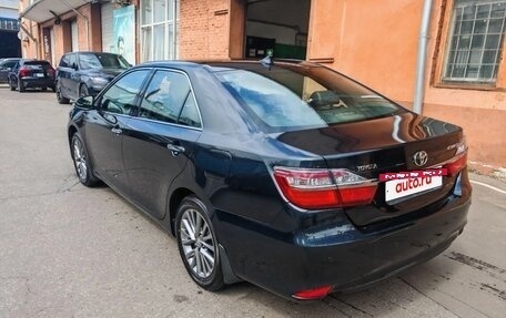 Toyota Camry, 2017 год, 2 490 000 рублей, 4 фотография