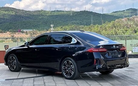 BMW 5 серия, 2025 год, 6 290 032 рублей, 6 фотография