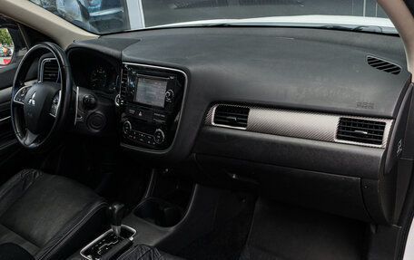 Mitsubishi Outlander III рестайлинг 3, 2014 год, 1 500 000 рублей, 8 фотография