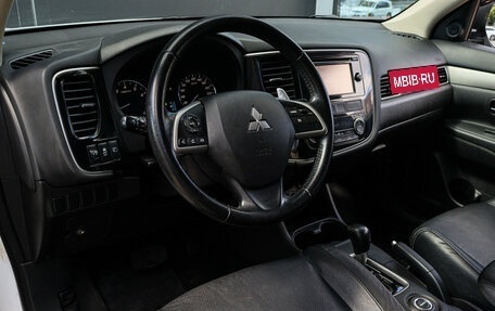 Mitsubishi Outlander III рестайлинг 3, 2014 год, 1 500 000 рублей, 13 фотография
