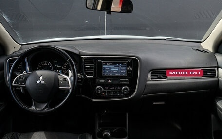 Mitsubishi Outlander III рестайлинг 3, 2014 год, 1 500 000 рублей, 10 фотография