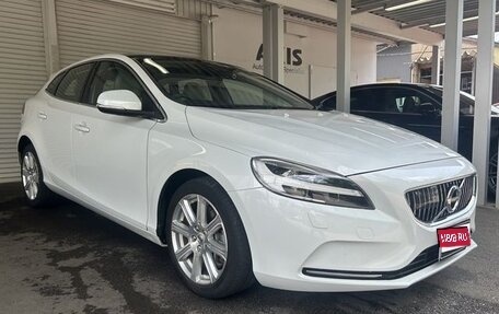 Volvo V40 II рестайлинг, 2019 год, 1 100 000 рублей, 1 фотография