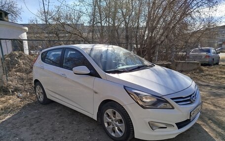 Hyundai Solaris II рестайлинг, 2015 год, 890 000 рублей, 2 фотография