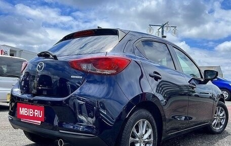 Mazda 2 III, 2022 год, 1 000 000 рублей, 3 фотография