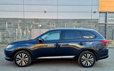 Mitsubishi Outlander III рестайлинг 3, 2018 год, 2 150 000 рублей, 5 фотография