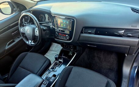 Mitsubishi Outlander III рестайлинг 3, 2018 год, 2 150 000 рублей, 16 фотография