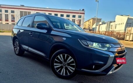 Mitsubishi Outlander III рестайлинг 3, 2018 год, 2 150 000 рублей, 11 фотография