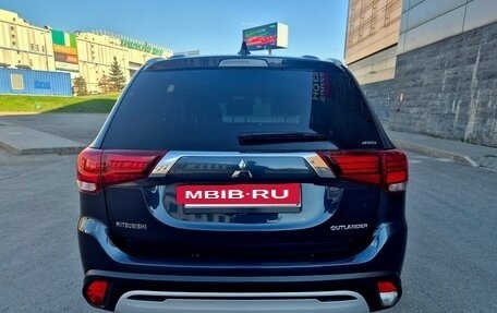 Mitsubishi Outlander III рестайлинг 3, 2018 год, 2 150 000 рублей, 7 фотография