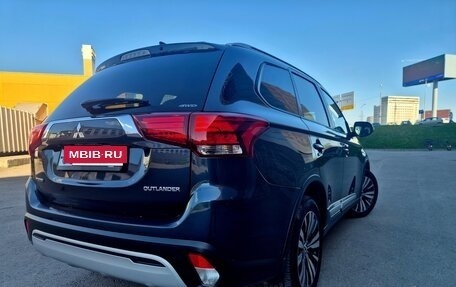 Mitsubishi Outlander III рестайлинг 3, 2018 год, 2 150 000 рублей, 13 фотография