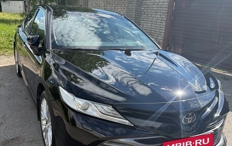 Toyota Camry, 2019 год, 3 100 000 рублей, 2 фотография