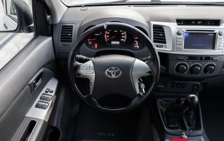 Toyota Hilux VII, 2012 год, 1 950 000 рублей, 21 фотография