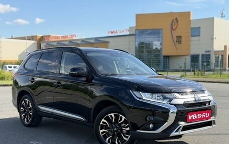 Mitsubishi Outlander III рестайлинг 3, 2021 год, 2 700 000 рублей, 1 фотография