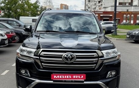 Toyota Land Cruiser 200, 2017 год, 6 800 000 рублей, 2 фотография