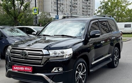 Toyota Land Cruiser 200, 2017 год, 6 800 000 рублей, 3 фотография