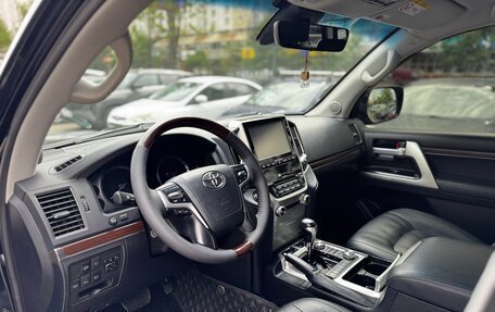 Toyota Land Cruiser 200, 2017 год, 6 800 000 рублей, 10 фотография