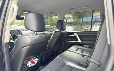 Toyota Land Cruiser 200, 2017 год, 6 800 000 рублей, 12 фотография