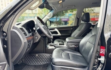 Toyota Land Cruiser 200, 2017 год, 6 800 000 рублей, 9 фотография