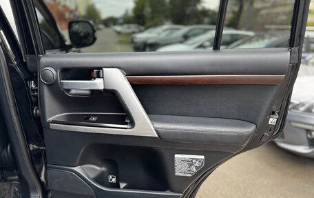 Toyota Land Cruiser 200, 2017 год, 6 800 000 рублей, 19 фотография