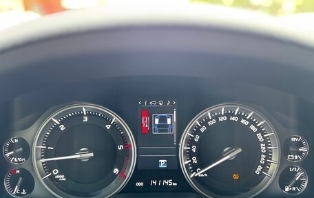 Toyota Land Cruiser 200, 2017 год, 6 800 000 рублей, 31 фотография