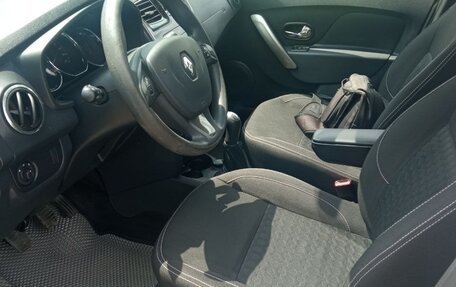 Renault Logan II, 2018 год, 800 000 рублей, 11 фотография