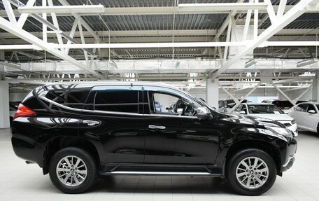 Mitsubishi Pajero Sport III рестайлинг, 2017 год, 2 400 000 рублей, 8 фотография