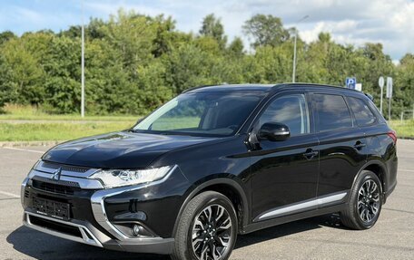 Mitsubishi Outlander III рестайлинг 3, 2021 год, 2 700 000 рублей, 3 фотография