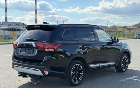 Mitsubishi Outlander III рестайлинг 3, 2021 год, 2 700 000 рублей, 6 фотография