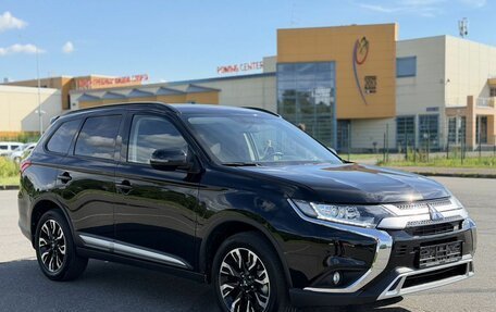 Mitsubishi Outlander III рестайлинг 3, 2021 год, 2 700 000 рублей, 7 фотография