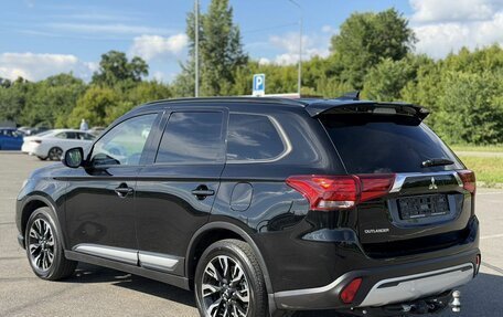 Mitsubishi Outlander III рестайлинг 3, 2021 год, 2 700 000 рублей, 4 фотография