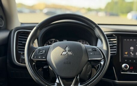 Mitsubishi Outlander III рестайлинг 3, 2021 год, 2 700 000 рублей, 16 фотография