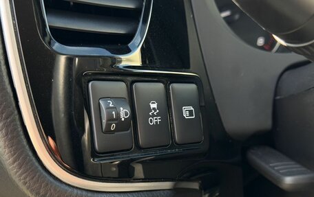 Mitsubishi Outlander III рестайлинг 3, 2021 год, 2 700 000 рублей, 13 фотография