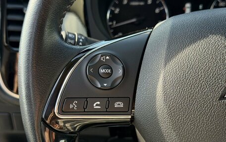 Mitsubishi Outlander III рестайлинг 3, 2021 год, 2 700 000 рублей, 17 фотография