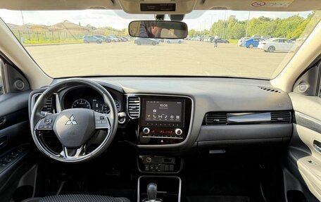 Mitsubishi Outlander III рестайлинг 3, 2021 год, 2 700 000 рублей, 25 фотография