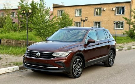 Volkswagen Tiguan II, 2021 год, 3 900 000 рублей, 2 фотография