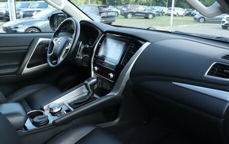 Mitsubishi Montero Sport, 2023 год, 4 290 000 рублей, 10 фотография