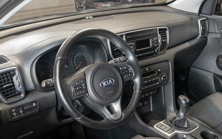 KIA Sportage IV рестайлинг, 2017 год, 2 075 400 рублей, 5 фотография