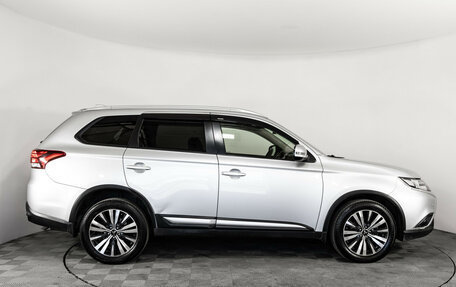 Mitsubishi Outlander III рестайлинг 3, 2019 год, 2 399 000 рублей, 5 фотография