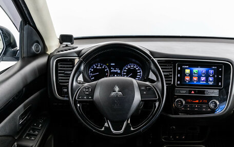 Mitsubishi Outlander III рестайлинг 3, 2019 год, 2 399 000 рублей, 12 фотография