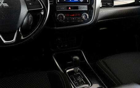 Mitsubishi Outlander III рестайлинг 3, 2019 год, 2 399 000 рублей, 14 фотография