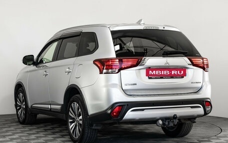 Mitsubishi Outlander III рестайлинг 3, 2019 год, 2 399 000 рублей, 8 фотография