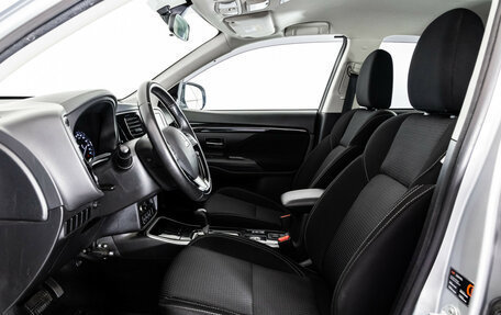 Mitsubishi Outlander III рестайлинг 3, 2019 год, 2 399 000 рублей, 20 фотография