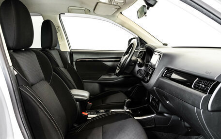 Mitsubishi Outlander III рестайлинг 3, 2019 год, 2 399 000 рублей, 21 фотография